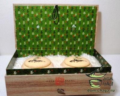 Подарочная коробка из дерева, с 2 фарфоровыми чайницами